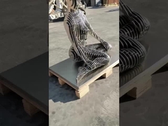 รูปปั้นมนุษย์ขนาดใหญ่แบบโมเดิร์น