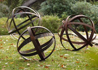 ราคาดี Hollow Corten เหล็กลูกสนามหญ้าสนิมสวนประติมากรรมโลหะขนาดที่กำหนดเอง ออนไลน์