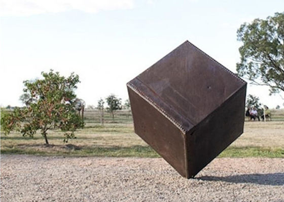 ราคาดี รูปทรงลูกบาศก์ขนาดใหญ่ Corten Steel Sculpture การกัดกร่อนเสถียรภาพการออกแบบที่กำหนดเอง ออนไลน์