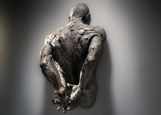 ราคาดี ผู้ชายความสูง 120 ซม. บนผนังประติมากรรมสำริดสำหรับตกแต่งในร่ม ออนไลน์