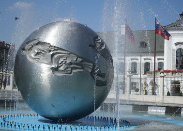 ราคาดี Silver Sphere Water Feature / Sphere Water Fountain Outdoor สำหรับการตกแต่งเมืองใหญ่ ออนไลน์