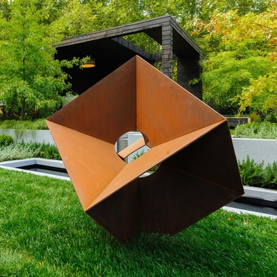 คิวบีสกุลมือสแตนเลสโมเดิร์น Rusty Corten สําหรับตกแต่งกลางแจ้ง